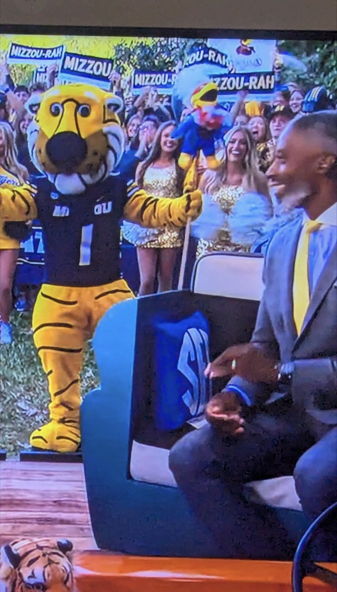 ZouUnleashed's tweet image. Truman has the pike😭🤣