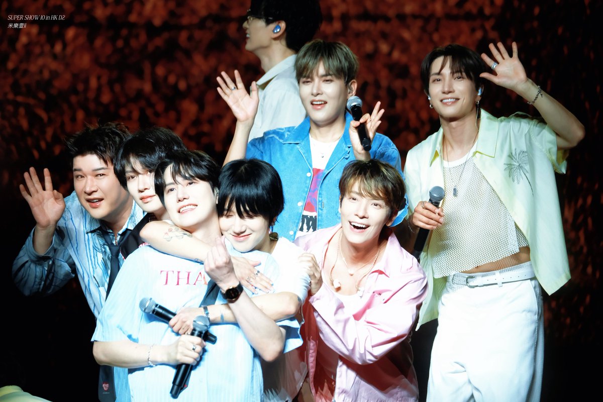 imqqqii17's tweet photo. 大合照幸福瞬间的最后四张，是之前没导出来的那部分
#SUPERJUNIOR 
#슈퍼주니어
#SUPERSHOW10
#SS10_in_HK_D2
#Leeteuk
#Heechul
#Yesung
#shindong
#Eunhyuk
#Siwon
#Donghae
#Ryeowook 
#KYUHYUN https://t.co/rieIB87Thh