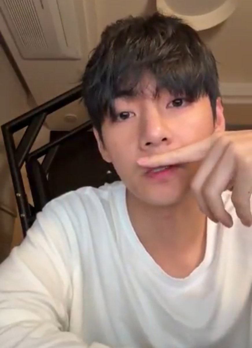Taehyung's Playlist on Weverse Live today!

🎶 Not Everyone Can Go - Braxton Cook
🎶 seasons - wave to earth
🎶 Serenade - Diverseddie
🎶 double take - Dhruv
🎶 I'll See You There Tomorrow - TXT
🎶 To Reach You (Inst) - 10CM
🎶 AMNESIA - WOODZ
🎶 Daisies - Justin Bieber