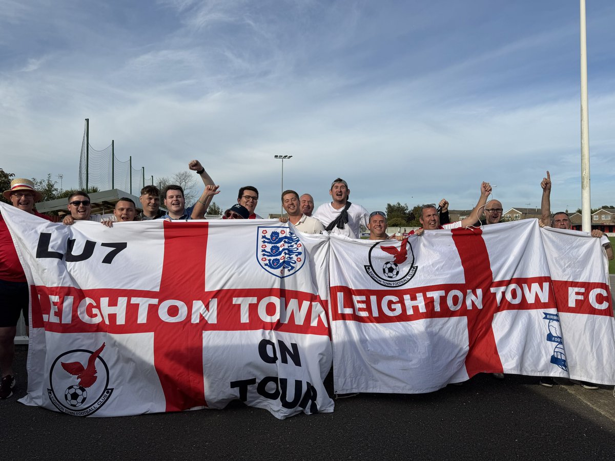 LeightonTownFC's tweet image. 𝙇𝙚𝙞𝙜𝙝𝙩𝙤𝙣 𝘼𝙬𝙖𝙮 𝙊𝙡𝙚 𝙊𝙡𝙚… 🎶

Reality vs Socials 🤩

Incredible support thank you Town Fans ❤️

#YourTownYourTeam