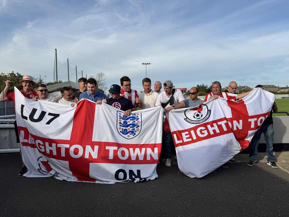 LeightonTownFC's tweet image. 𝙇𝙚𝙞𝙜𝙝𝙩𝙤𝙣 𝘼𝙬𝙖𝙮 𝙊𝙡𝙚 𝙊𝙡𝙚… 🎶

Reality vs Socials 🤩

Incredible support thank you Town Fans ❤️

#YourTownYourTeam