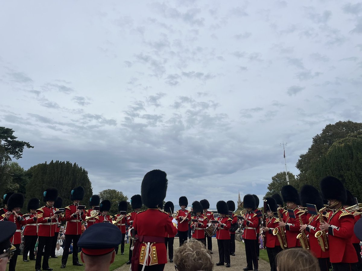 The wonderful Irish Guards used their right as Freemen of <a href="/ANDborough/">ArdsandNorthDown</a> in parading in Bangor and putting on a superb concert. Large crowds out in support 🇬🇧