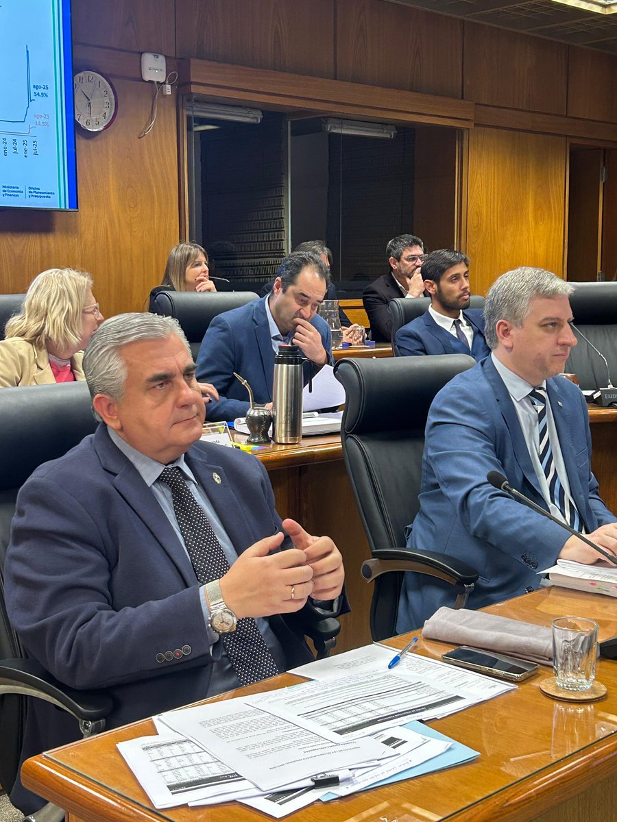 ANiffouri's tweet photo. Ayer recibimos equipo económico por presupuesto 2025-2029.
1-Se confirma aumento de impuestos ( lo que en campaña dijeron no subirían )
2- Escasa inversión Obra Pública Nueva .
3- Gob FA jugado a la inversión privada de “ Los Malla Oro “. Quien lo diría !!! https://t.co/a3Yu2JodQd