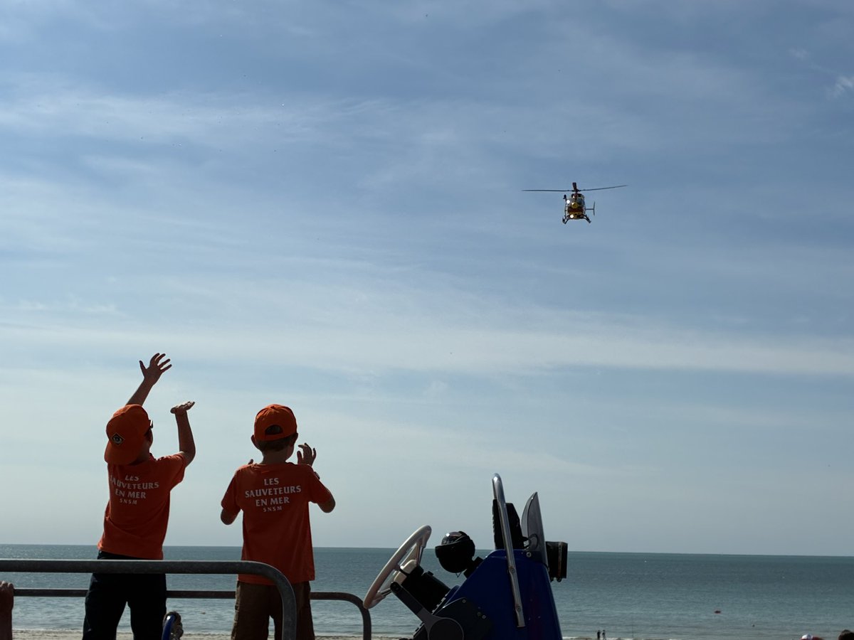 #AgonCoutainville Le #Ronquet nouveau bateau de la station #SNSM à été inauguré au milieu d’une marée orange des bénévoles des stations de la #Manche et du Pdt National des <a href="/SauveteursenMer/">SNSM</a>. Bon vent et bonne mer à ceux qui sauvent des vies. Faites un don ! 🇫🇷⚓️🛟<a href="/helicodragon50/">dragon50</a>