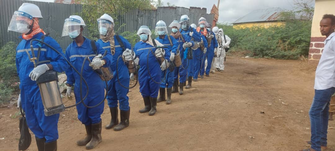 Urgent action in #Jowhar
<a href="/MoH_Somalia/">Ministry of Health- Somalia</a>’s <a href="/NmcpSomalia/">National Malaria Control Program</a>, with <a href="/MoH_Hirshabelle/">Ministry of Health, Hirshabelle</a>, are launching  IRS in public facilities &amp; IDP camps to protect vulnerable families from #malaria and emerging threats like dengue &amp; chikungunya.
Together with <a href="/unicefsomalia/">UNICEF Somalia</a> &amp; <a href="/GlobalFund/">The Global Fund</a>