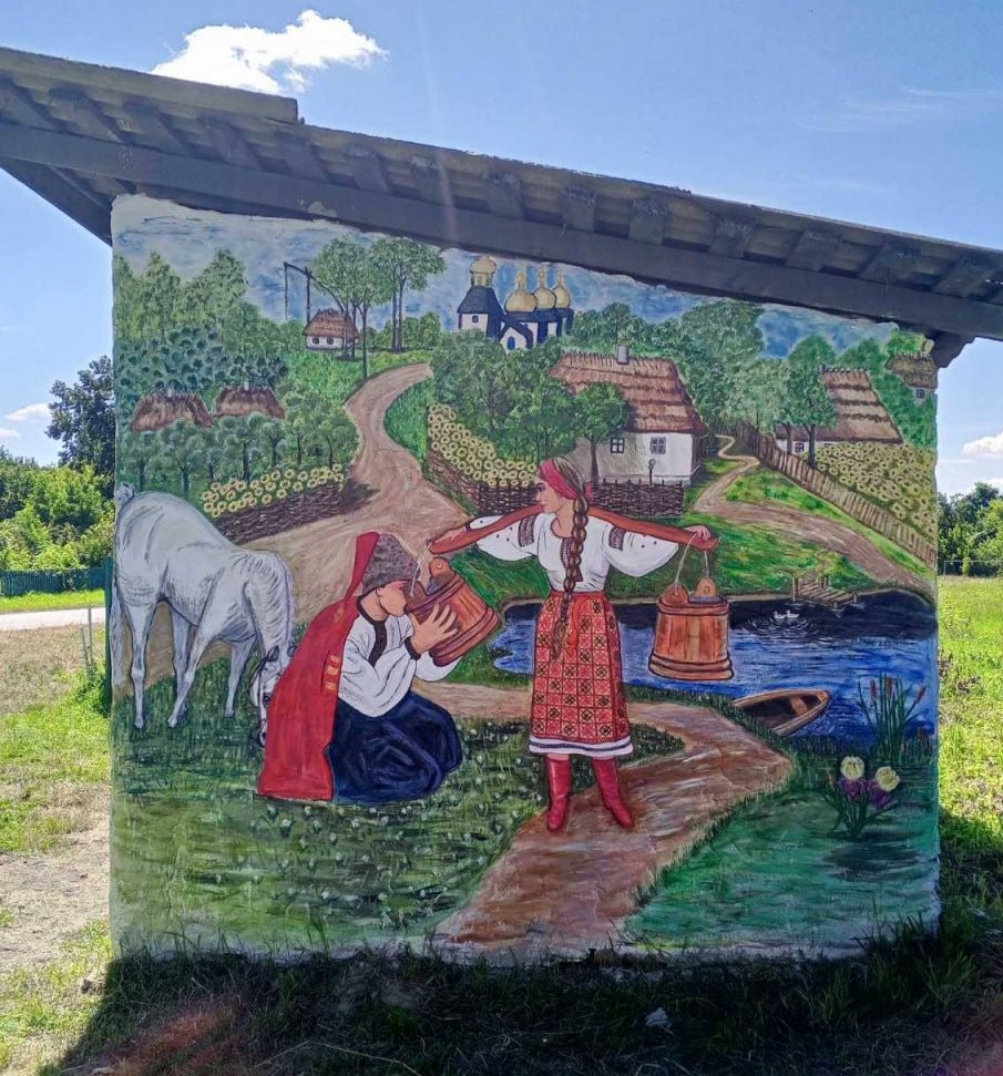 Зупинка громадського
 транспорту у селі Лави на
 Чернігівщині. 🌿🌸🌿
Всю цю красу створила
 місцева бібліотекарка 
Ніна Скляр. 🎨 💙💛