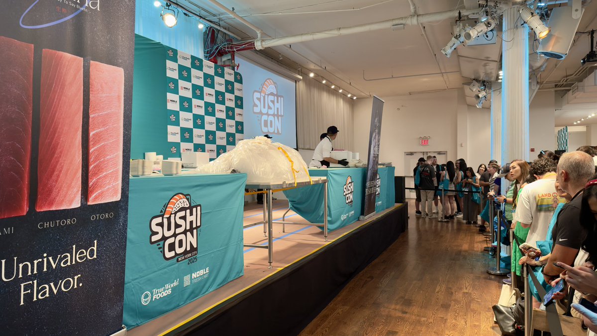 Crowds eagerly await 400 lb tuna cutting at #SushiCon.