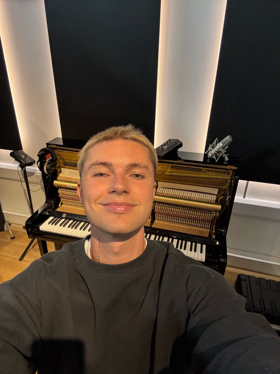 hrvy tweet media