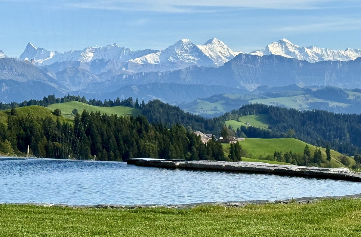 Der wohl schönste Infinity Pool (20 Grad) auf diesem Planeten…. Lüderealp i üsem Ämmitau.
