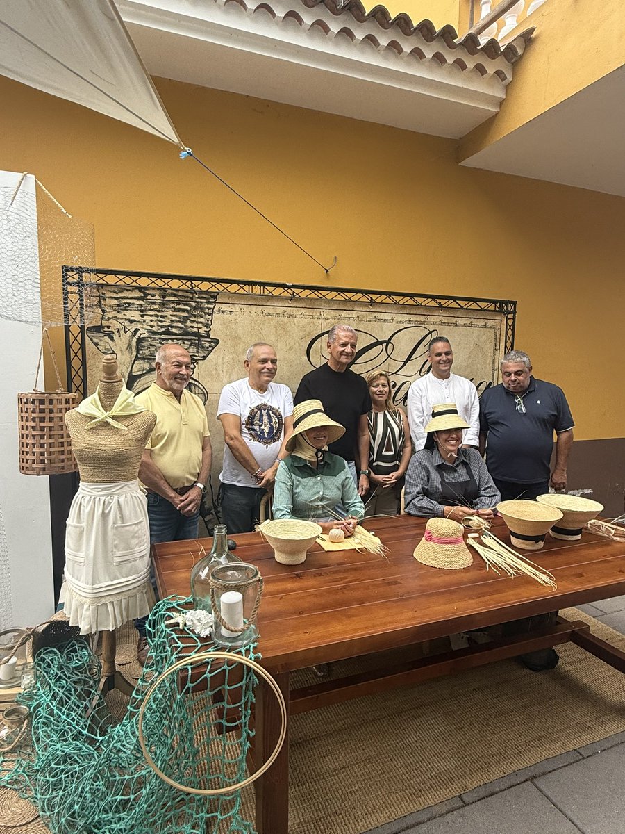 Efraincan's tweet photo. Hoy viví un día muy especial en #Pinolere 🌿. Compartí con artesanas, artesanos y el sector primario, y en nombre del @CabildoTenerife participé en el hermanamiento con #LaGraciosa 🤝. Gracias por tanto cariño. Nuestras raíces son futuro. https://t.co/Ws05KM8Jma