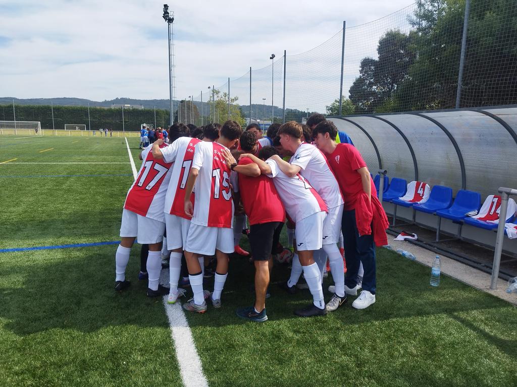 sdovaldenaron's tweet photo. 🗣️🔊CERRANDO LA PRETEMPORADA
Juveniles y cadetes se desplazaron a O Poboado a jugar el último amistoso de la pretemporada.
La jornada que viene ya será la que dé el pistoletazo de salida a una nueva y emocionante temporada.
#imusval⚪🔴🔴⚪ https://t.co/ShqggX8Jgm