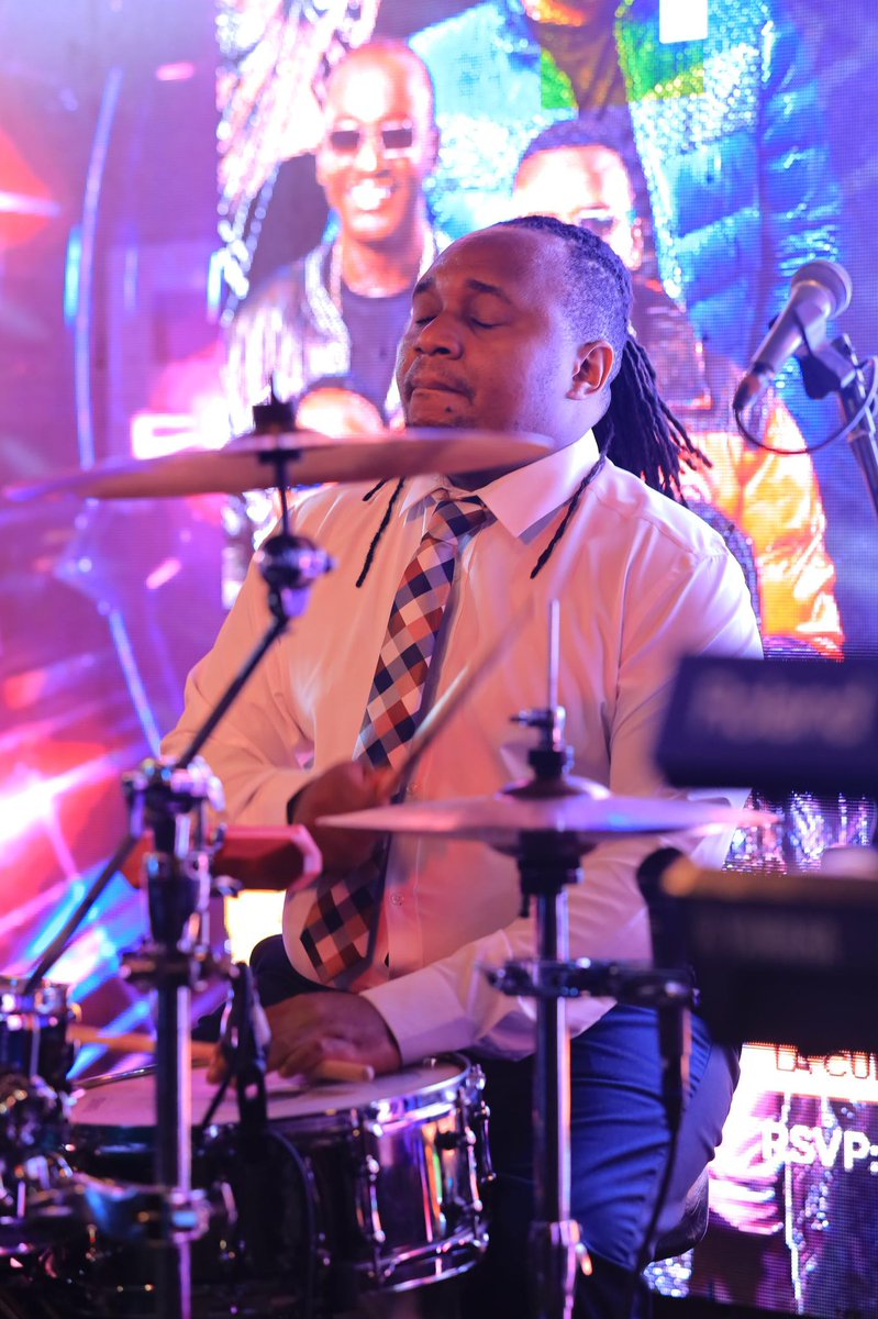 lacuevakla's tweet photo. Abeeka Band is live on stage right now pure vibes, pure energy! 🎶🔥

#lacueva #liveandloaded #bandnight https://t.co/xEbR5rL1Gf