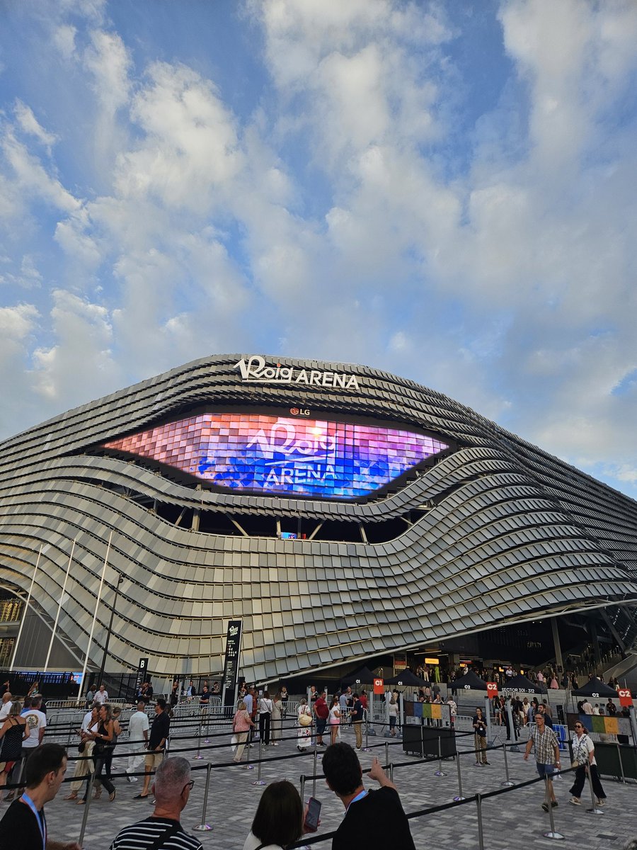 Hoy inauguramos espacio en Valencia y aquí estamos disfrutando en el <a href="/RoigArena/">Roig Arena</a> del espectáculo Bravo, Nino Vuelve la leyenda