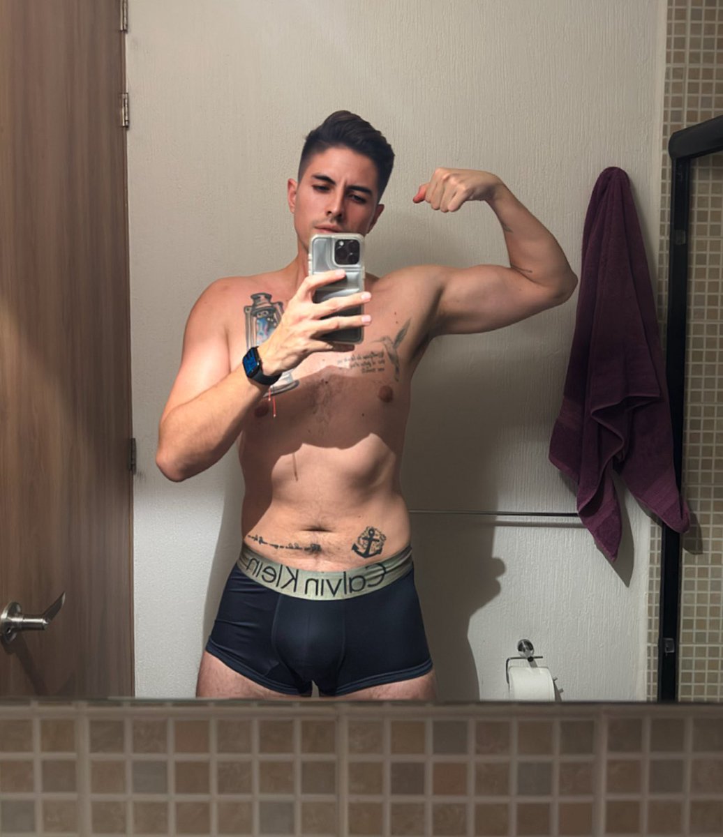 alejandrojimcal's tweet photo. I hope you don't think that shit's fair, Giving you all you want and more, Giving you every piece of me, Can't you see that I'm getting bored? https://t.co/nYuFDgWp2T