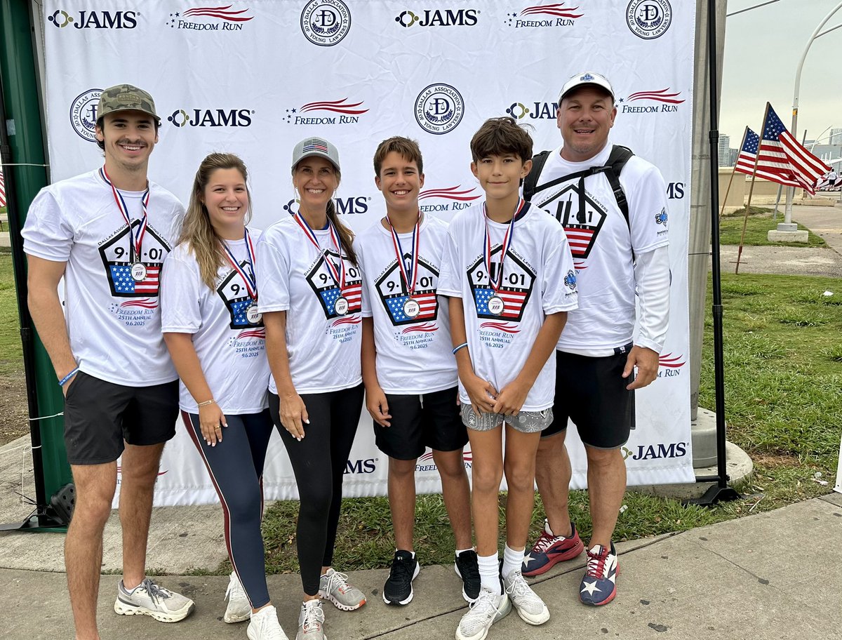 FrazierForTexas's tweet image. The 24th annual 9/11 Freedom Run benefiting Assist the Officer Foundation. Amazing to continue this mission of honoring our officers, firefighters, and first responders with the family in tow. Thank you #DAYLfreedomrun , the sponsors, and all the volunteers that make this event…