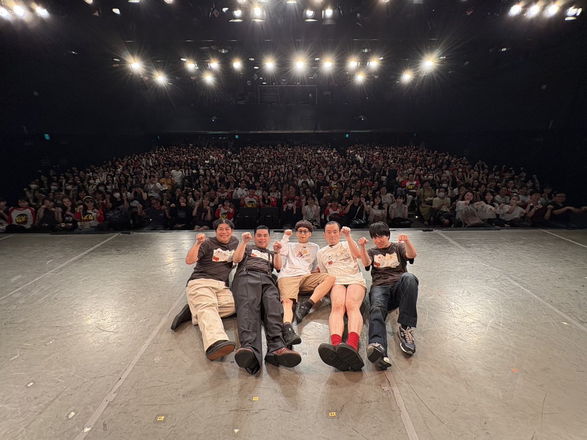 BKBbunbun's tweet image. 余韻ヒィア

1枚目
開演直前のド緊張

2枚目
ブンブンが決まりだし快調

3枚目
今年の女装も絶好調

4枚目
終演して最高潮

#バイク単独バイク