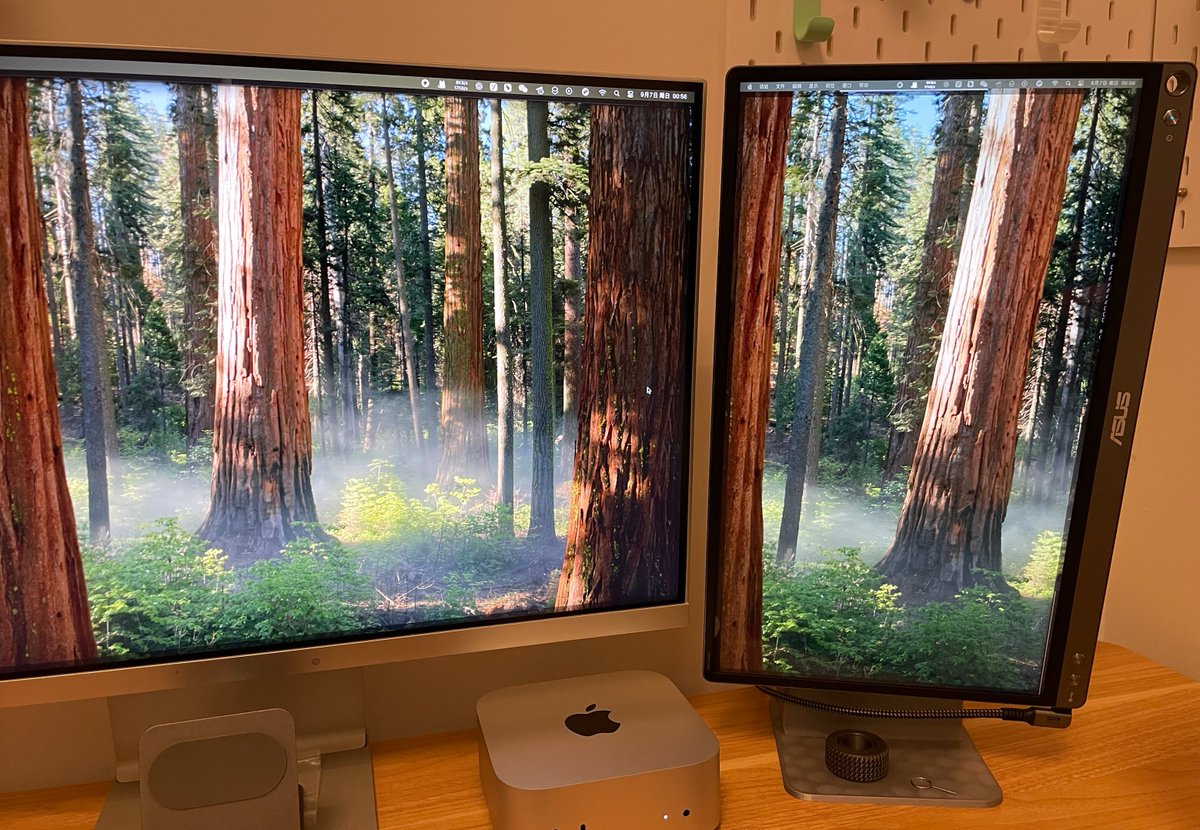 wallfacer1999's tweet photo. @dontbesilent 我七八年前买的华硕的这个现在还在用zenscreen，感觉还行，右下角有个洞随便拿支笔就能立住，有点小设计感，这么多年了这个设计没改过 https://t.co/2zWRELUQAu