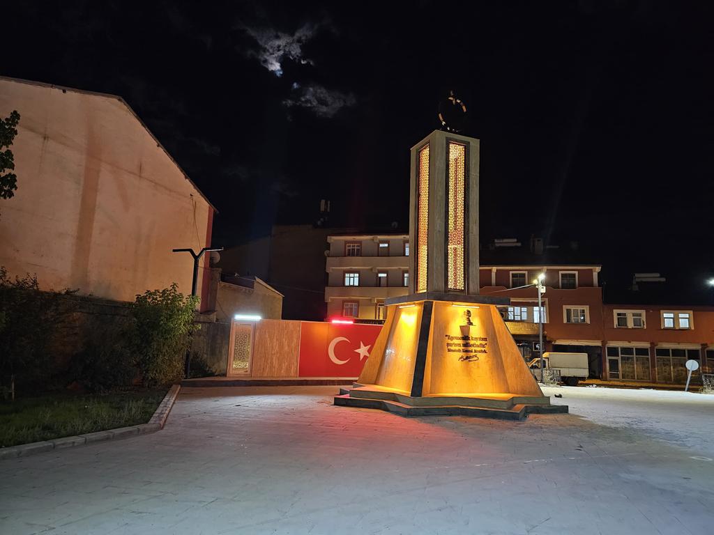 TUTAK_KYMKMLG04's tweet photo. 📍Valiliğimiz himayelerinde Kaymakamlığımız ve Belediye Başkanlığımız işbirliğinde ilçemiz 15 Temmuz Demokrasi ve Milli Birlik Meydanımızın düzenlenmesi tamamlanarak vatandaşlarımızın hizmetine sunulmuştur. İlçemize hayırlı olsun.🇹🇷 https://t.co/E0D3CG9tCR