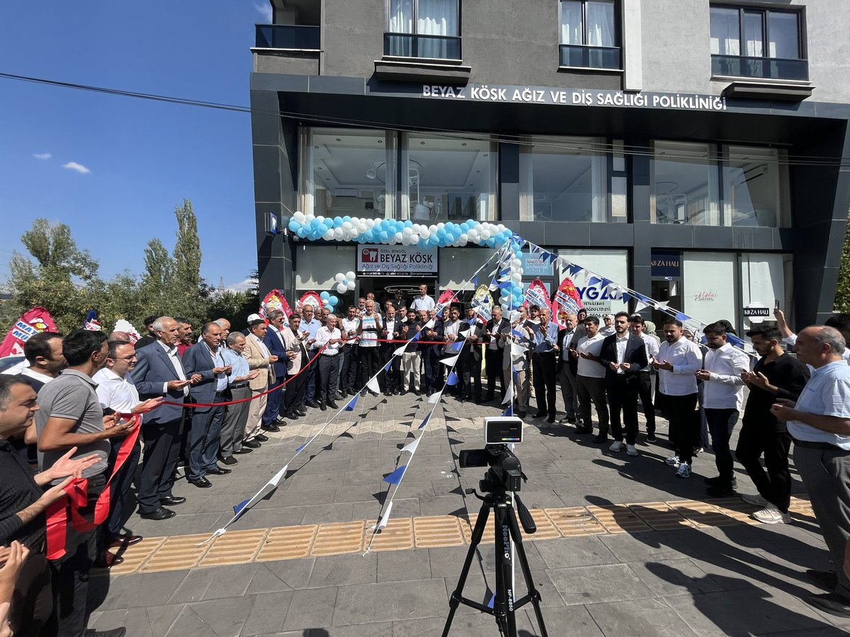 📍Bingöl / Merkez

İlçe Başkanımız Sait Kolak, Fatih Akın ve Ümmü Gülsüm Akın tarafından Bingöl merkezde hizmete açılan Beyaz Köşk Ağız ve Diş Sağlığı Polikliniği’nin açılışına katılarak hayırlı olsun dileklerinde bulundu.