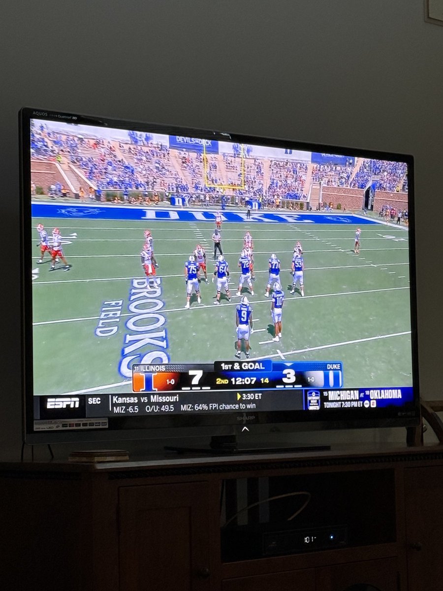 270SportsReport's tweet photo. Come on ⁦@DukeFOOTBALL⁩ fans where are you with such a HUGE game Saturday 👊🏼🏈 https://t.co/GISFDZknug
