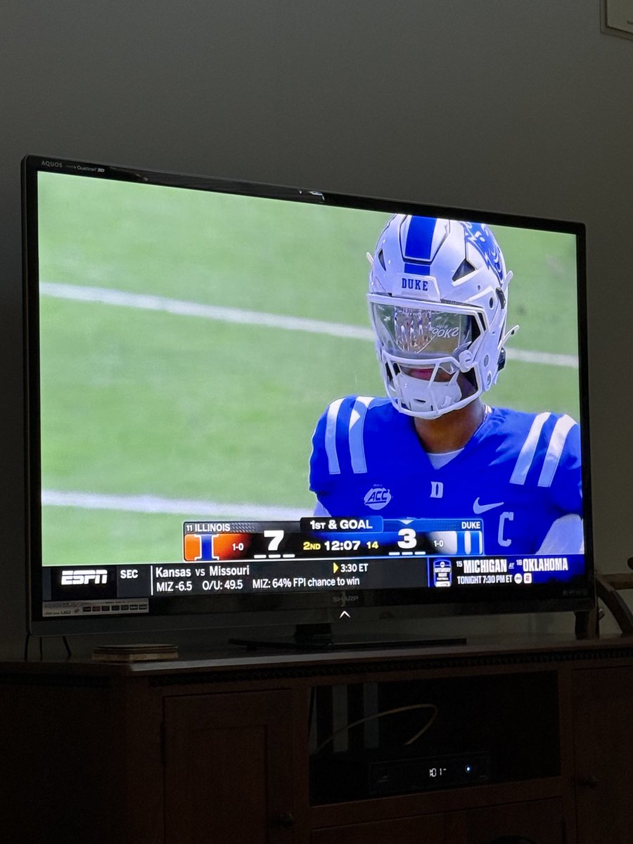 270SportsReport's tweet photo. Come on ⁦@DukeFOOTBALL⁩ fans where are you with such a HUGE game Saturday 👊🏼🏈 https://t.co/GISFDZknug