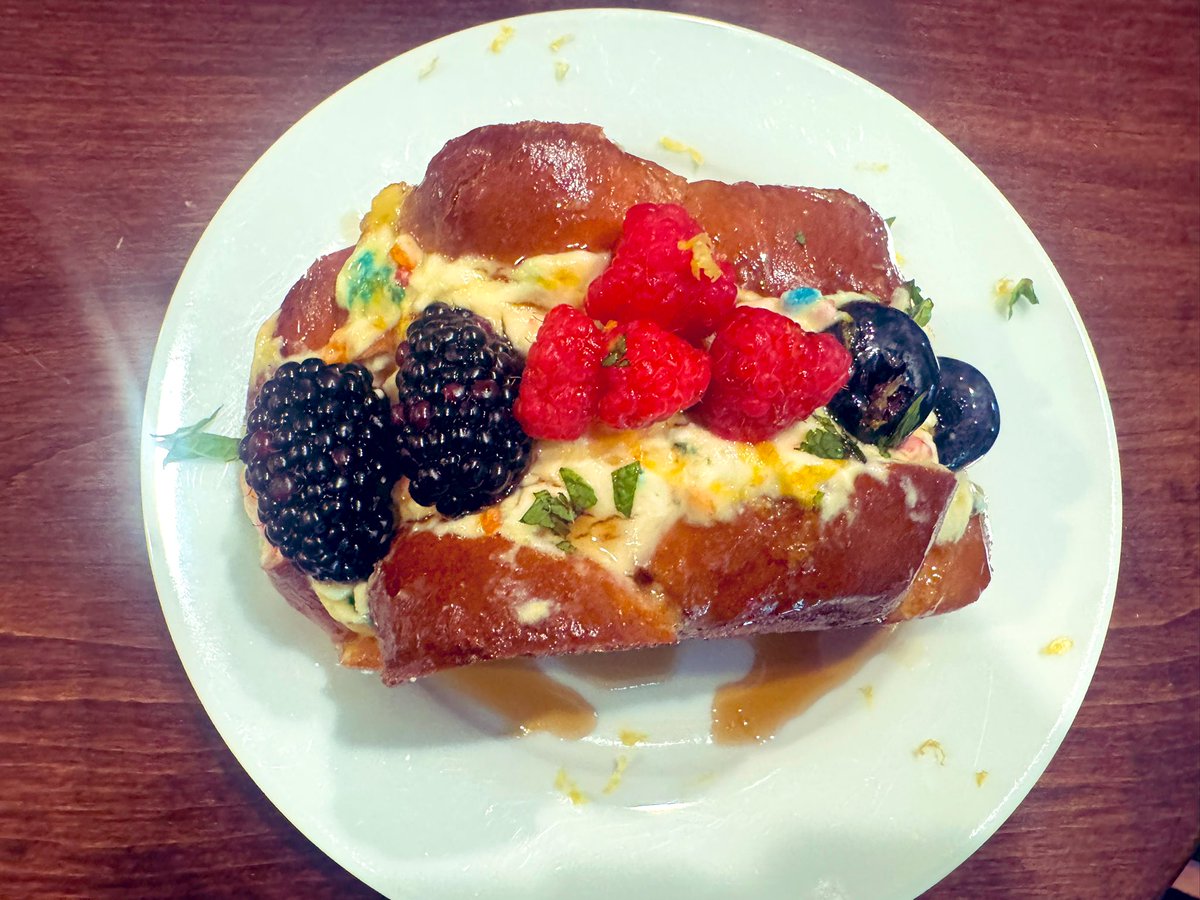 jeremybotter's tweet image. Fruity Pebbles French toast.

Cooking is so fun. #food #Foodie #foodphoto