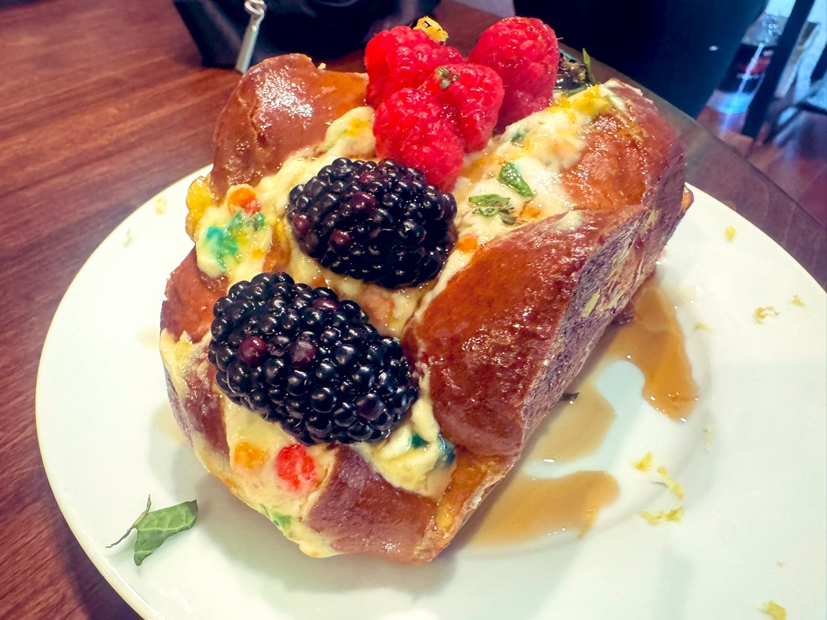 jeremybotter's tweet image. Fruity Pebbles French toast.

Cooking is so fun. #food #Foodie #foodphoto