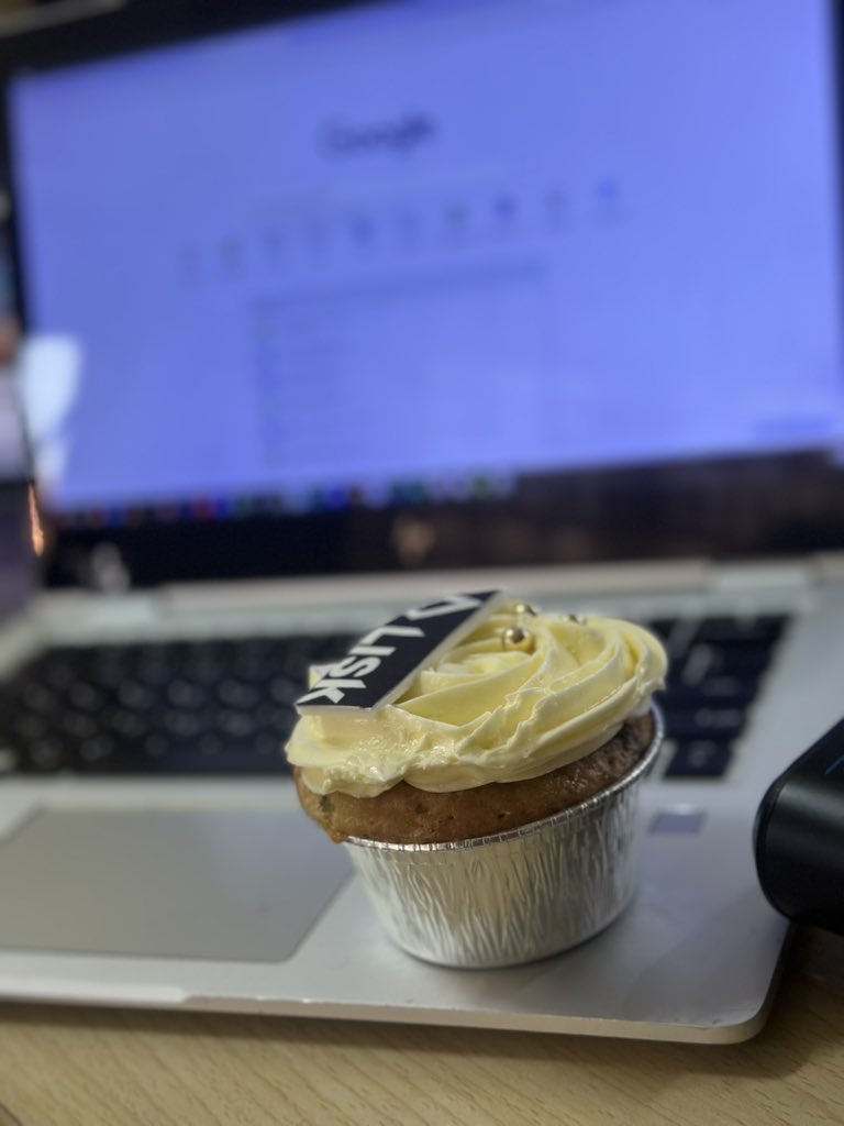 maalisun's tweet image. Fueling up with @Lisk cupcakes 🧁💻 while we wait for demos and winner announcements at @ETHAccra! 🚀 

#ETHAccra #Lisk #HackathonVibes