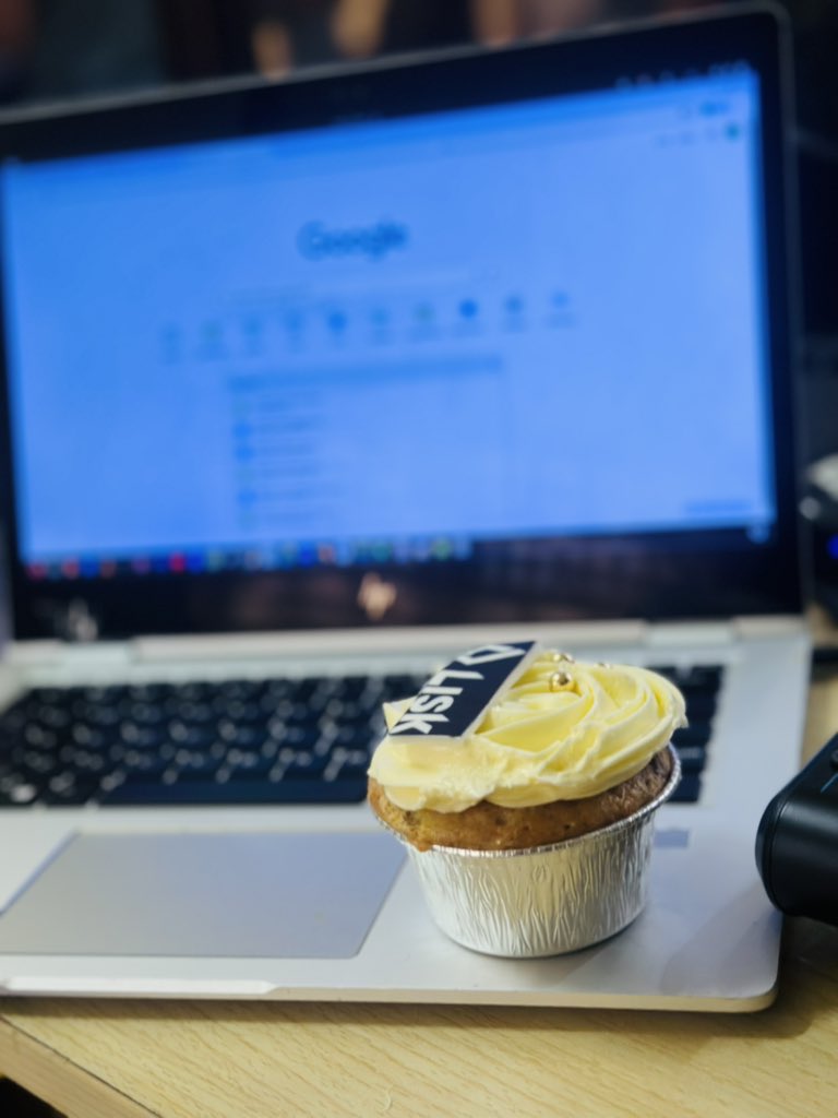 maalisun's tweet image. Fueling up with @Lisk cupcakes 🧁💻 while we wait for demos and winner announcements at @ETHAccra! 🚀 

#ETHAccra #Lisk #HackathonVibes