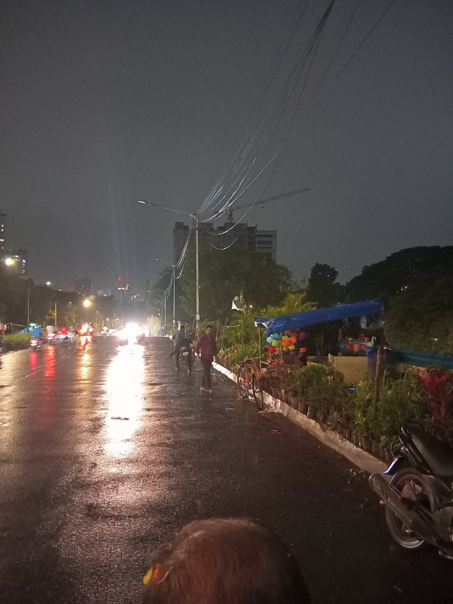anmopra's tweet photo. Great efforts by @MumbaiPolice and @mybmc during entire festive period of ganeshotsav. Why is @myBESTElectric lagging behind. Most of the streetlights of Wadala Bridge (Nana fadnavis pul) are down. Kindly get this done at the earliest. https://t.co/HtSJjVaKkY