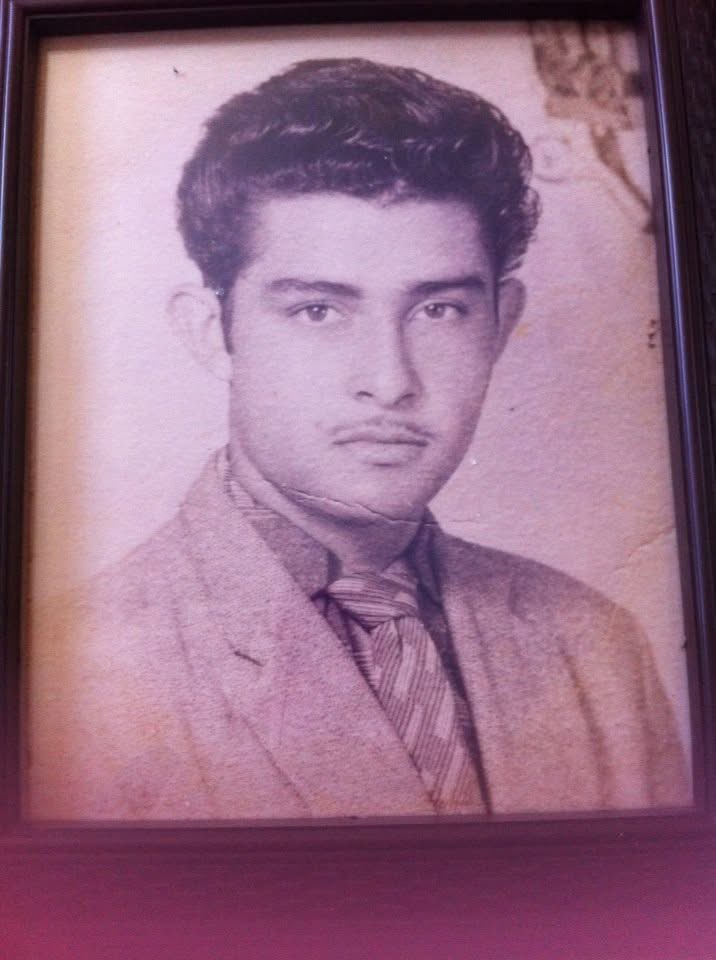 No, no morimos contigo, seguimos viviendo con tu legado, recordando los buenos momentos, tu esencia permanece en nosotros papá 🙏
33 años sin ti 🙏