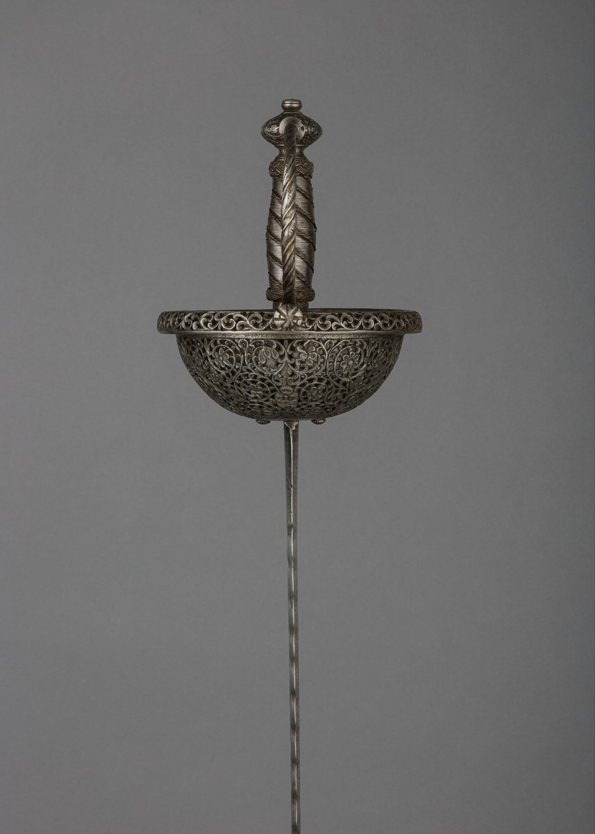 A blackened #Cuphilt #Rapier with an undulating blade

OaL: 45.25 in/114.9 cm
Blade Length: 38.4 in/97.5 cm
Weight: 2.1 lbs/936.9 g

#Spanish hilt #German blade, ca 1650, housed at the <a href="/metmuseum/">The Metropolitan Museum of Art</a>

#weapons #sword #hre #holyromanempire #earlymodern #themet #metmuseum #art #history