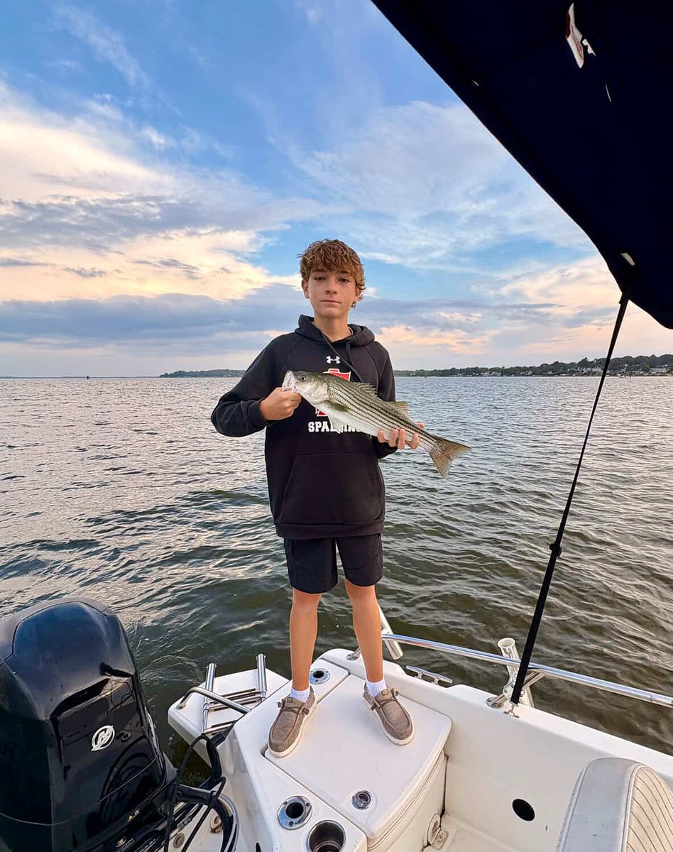 Our Current Live Bait:

Nightcrawlers
Red worms
Lugworms
Bloodworms
Minnows
Eels 
Spot
Peeler crabs
Razor clams
Grass shrimp

With plenty of fresh and frozen bait to choose from!
📸 courtesy of local angler Jake who caught this rockfish at the mouth of the Magothy!

#fishing