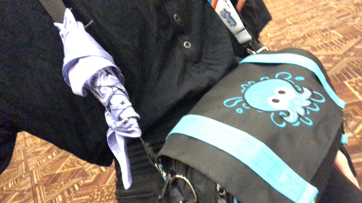 V1v1anXV's tweet photo. Didn’t get my card yet? Look for the blue octoling on my bag! https://t.co/hliy81To8x
