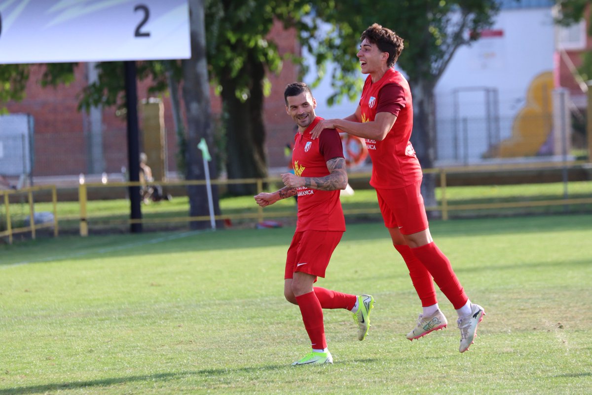 32’ | 0-2 | ¡AY MI MADRE RAZVAAAAAAAAANNNN! Le quita las telarañas a la portería con un espectacular disparo de falta directa 😱

#OrgulloUDSM | #LaboreVictoriam