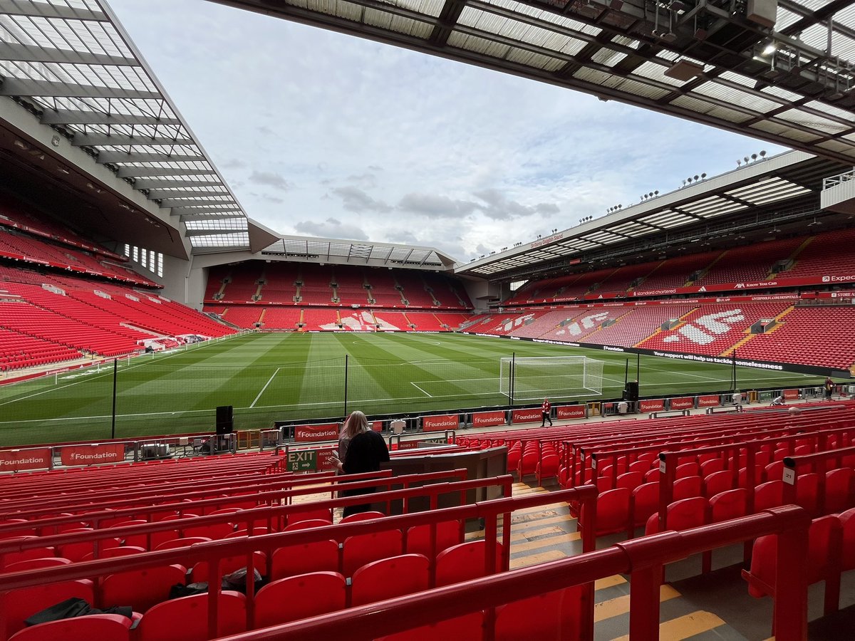 Me and <a href="/SharonNJGaffka/">Sharon Gaffka 🍉</a> have arrived at Anfield with our sleeping bags and donations of gloves, hand warmers and hats to sleep out under the stars tonight in the Kop. 

You can donate to support those suffering from homelessness in Liverpool here justgiving.com/page/matthewsh…