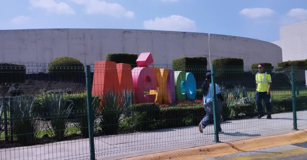 Una linda experiencia, la semana pasada, participando en un diálogo poético - científico sobre Gabriela Mistral y la ciencia, a través del Poema de Chile, en la Feria Internacional del Libro de las Universitarias y los Universitarios, <a href="/UNAM_MX/">UNAM</a>, México.
<a href="/uchile/">Universidad de Chile</a> <a href="/IForestalUChile/">Facultad de Ciencias Forestales UChile</a>