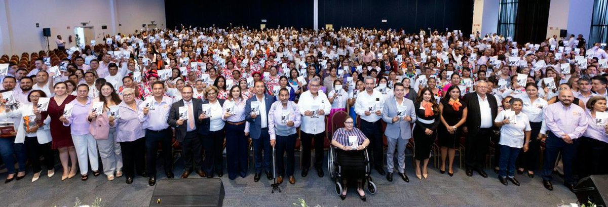 El #SNTE sigue impulsando la equidad de género con la entrega de la #CartillaDeLasMujeres. “Creemos en una escuela y un país donde todas las mujeres vivan libres, plenas y con derechos garantizados”, afirmó en #SLP el Srio. Gral., Mtro. Alfonso Cepeda.
bit.ly/4m1dd8A