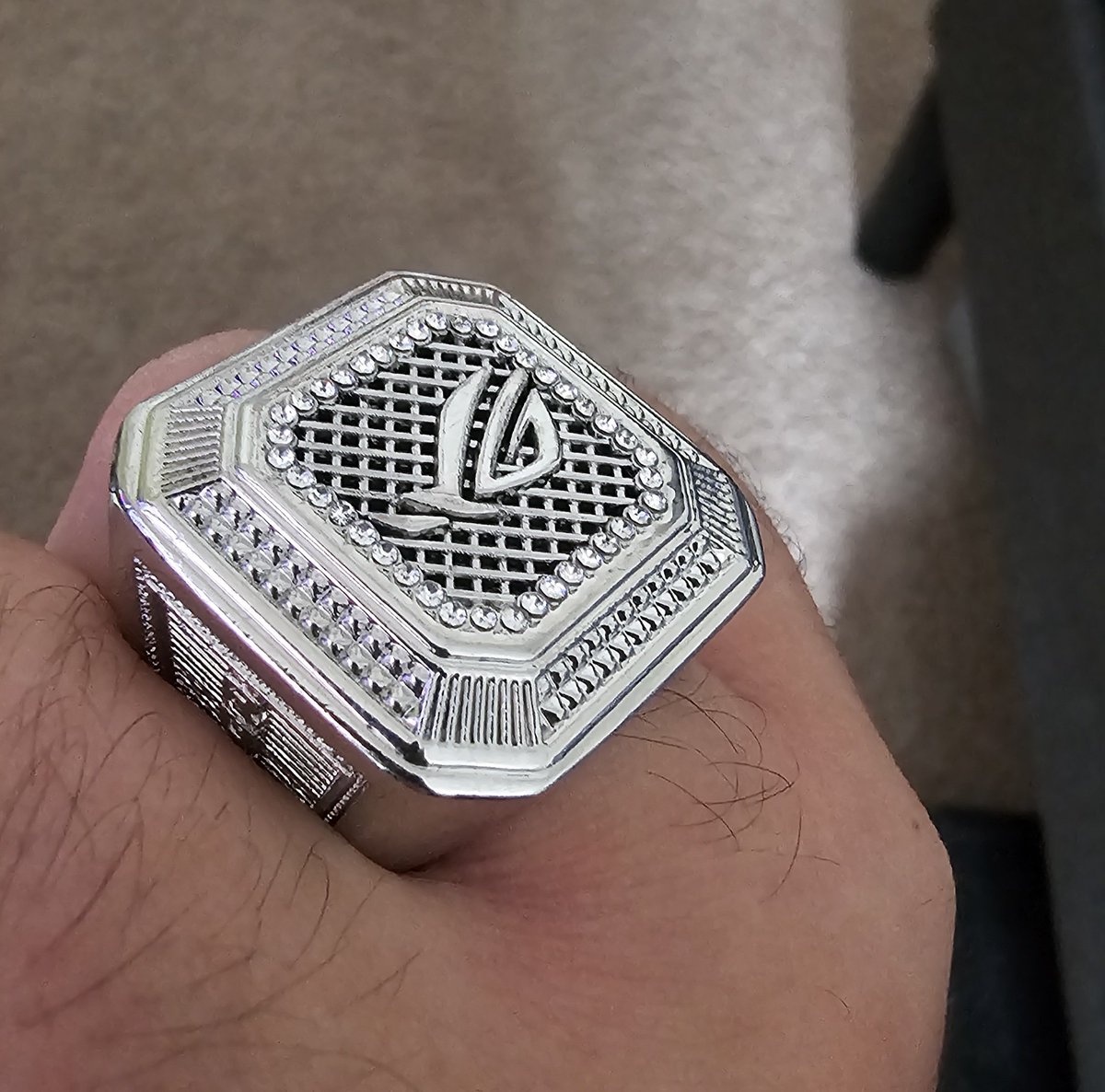 Slowberon's tweet image. Feeling a bit Gucci now with my Astral RTX 5080 and my Super Bowl like Ring from ROG 😎 🤍 💎
