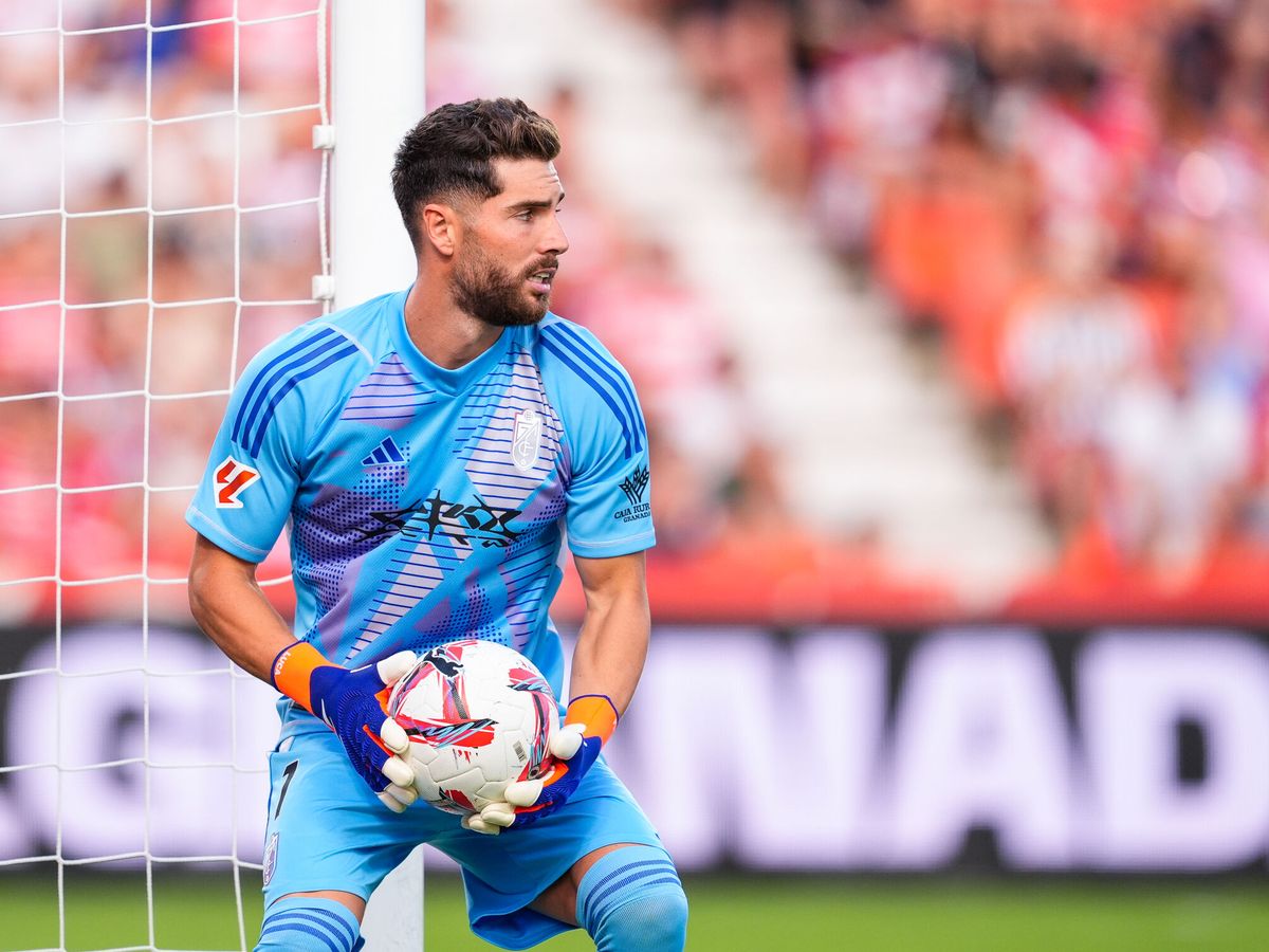 Este hombre hoy tiene una misión 

Después de 4 rojas seguidas...

Hoy queremos LA QUINTA

Y nada menos que...

A LUCA ZIDANE

SALVADOR LAX HAZLO