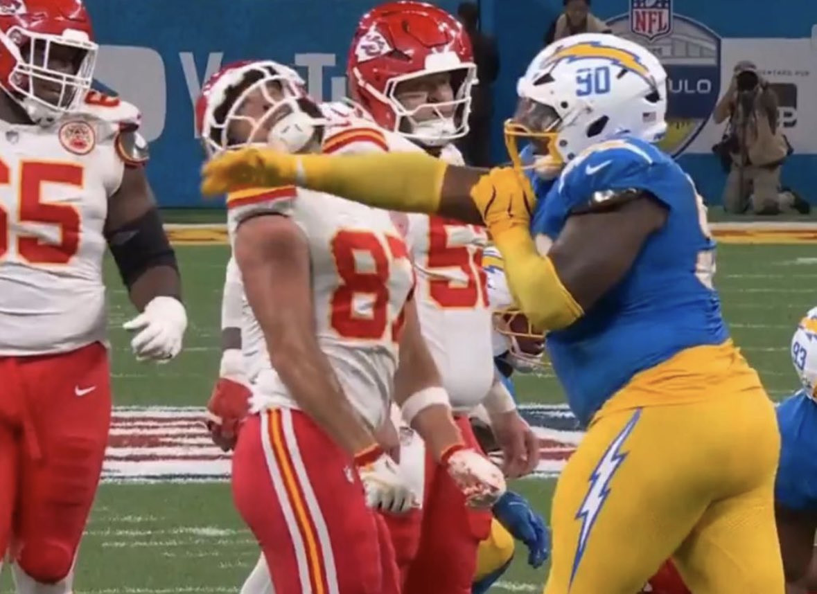 Trigger 2 fan bases in one photo. 
#Chiefs #Swifties