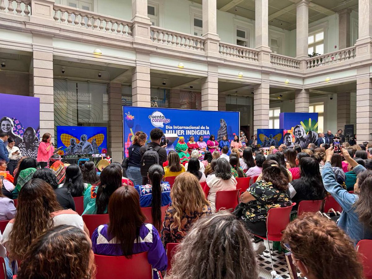 EufrosinaCruz's tweet image. Este día no es para discursos vacíos ni fotografías, sino para abrazar los sueños de mujeres y jóvenes que, desde sus comunidades, le arrebatan a la adversidad el derecho de escribir su historia. Aunque el mundo nos diga que por resistir y decidir “ya no somos indígenas”, esa es…