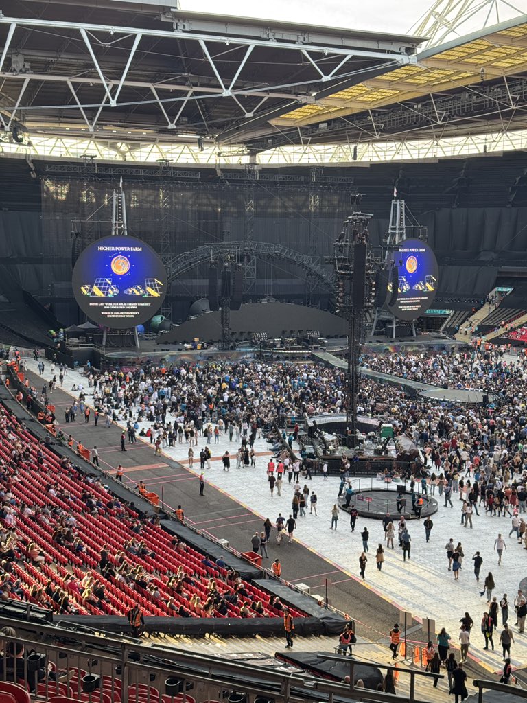 pporter2000's tweet image. At Wembley Stadium with Brooke seeing Coldplay