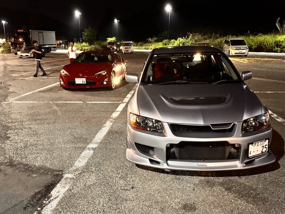 憧れの車乗せて貰えた！
次の車はエボ乗る！