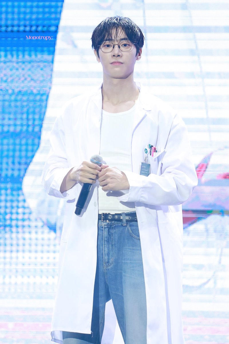 _monotropy's tweet image. 250906 팬미팅 HQ #추영우 

‼️ 귀염둥이 양재원쌤 실존 ‼️