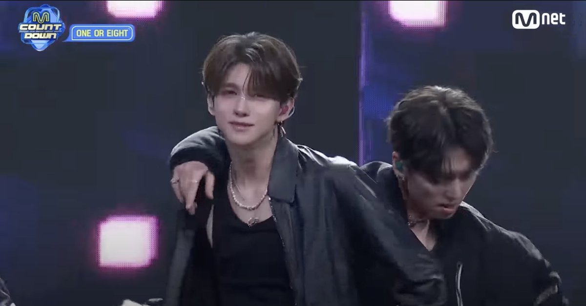 1derz_yuka's tweet image. 重厚感あるオルブラ衣装が大好物なんですが

黒髪リムレスのクールなばっさー
ニット帽の大人ねおち
長髪みずちの弾けるウインク
れいあくんの世界を浄化するほほえみ

を見てください！

ONE OR EIGHT - DSTM #엠카운트다운 EP.882 | Mnet 250403 방송 youtu.be/aeUE1QLkfBQ?si…  

#ONEOREIGHT #1OR8