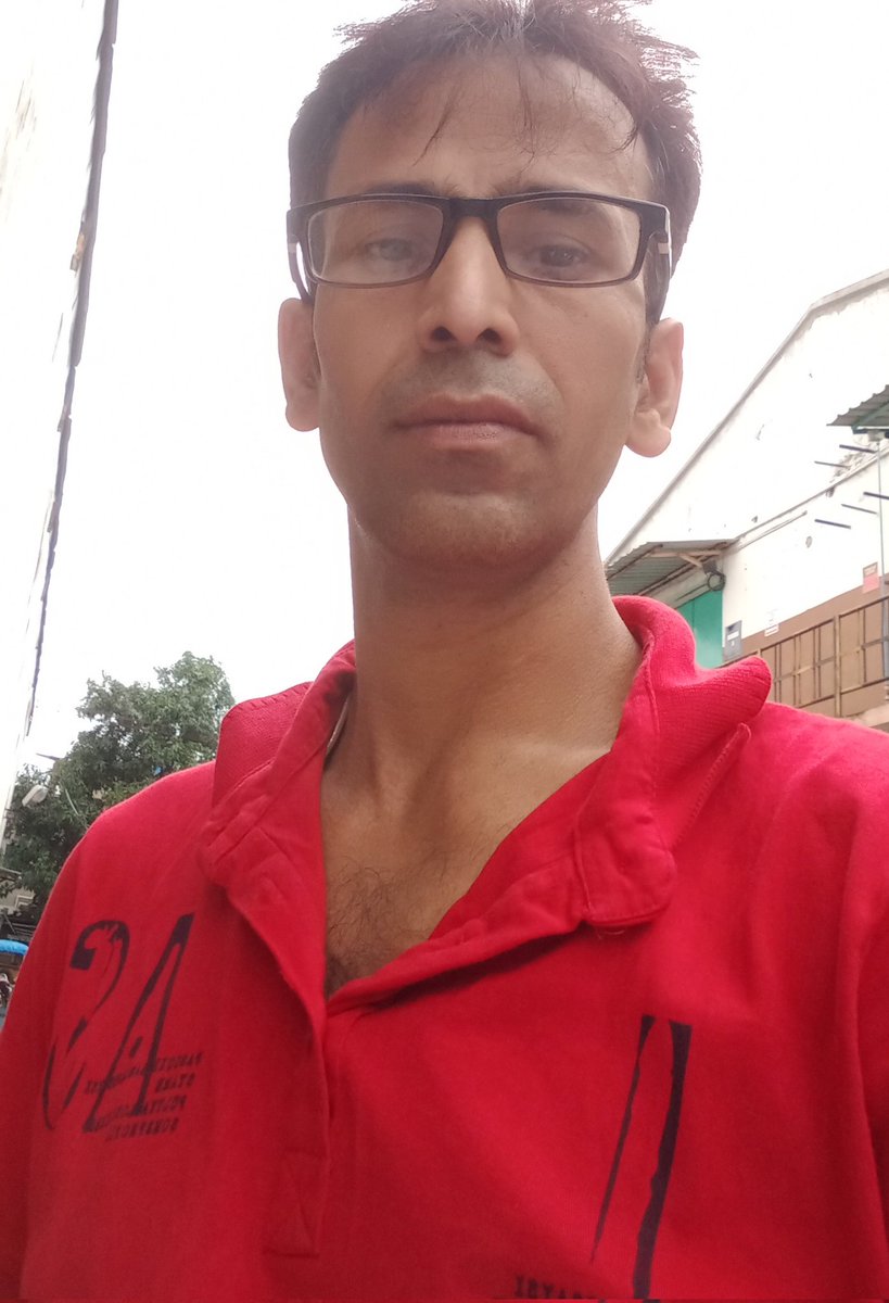 एक दिन हम सब एक दूसरे को सिर्फ ये सोचकर खो देंगे कि वो मुझे साथ नहीं देता !तो फिर मैं क्यूँ  साथ दूँ .!
व्यक्ति बनकर नही बल्कि व्यक्तित्व बनकर जियो क्योंकि व्यक्ति एक दिन विदा हो जाता है और व्यक्तित्व हमेशा जीवित रहता है..