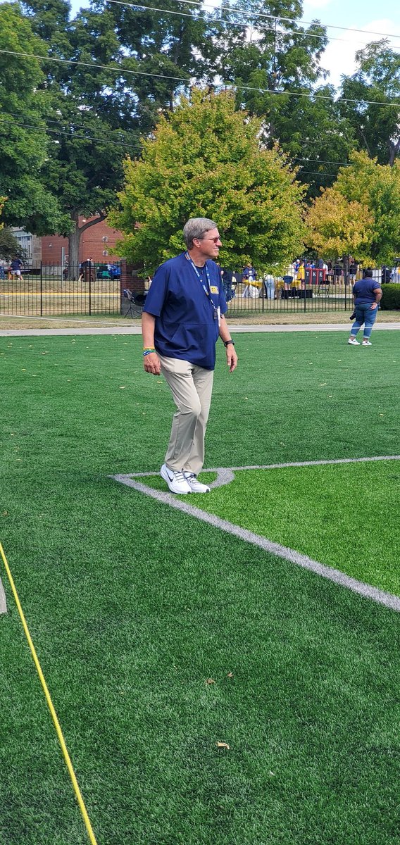 Good luck today Coach Leonard!

<a href="/TeamworkQB/">Teamwork QB</a>
<a href="/ICCoachGoodin/">Max Goodin</a>