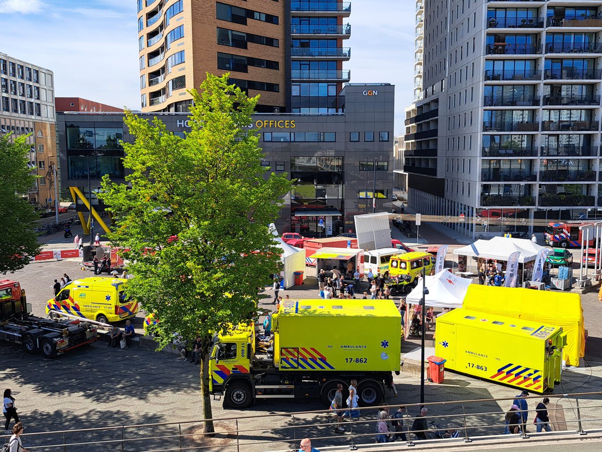 JvanLeeuwen_RR's tweet image. Een mooie display van @GHOR_VRR , @AmbulanceRR en @NHTPlus tijdens de @Wereldhavendgn in Rotterdam. Gemist? Morgen nog een kans om te komen kijken, vragen stellen en om volop genieten van dit grootse evenement!