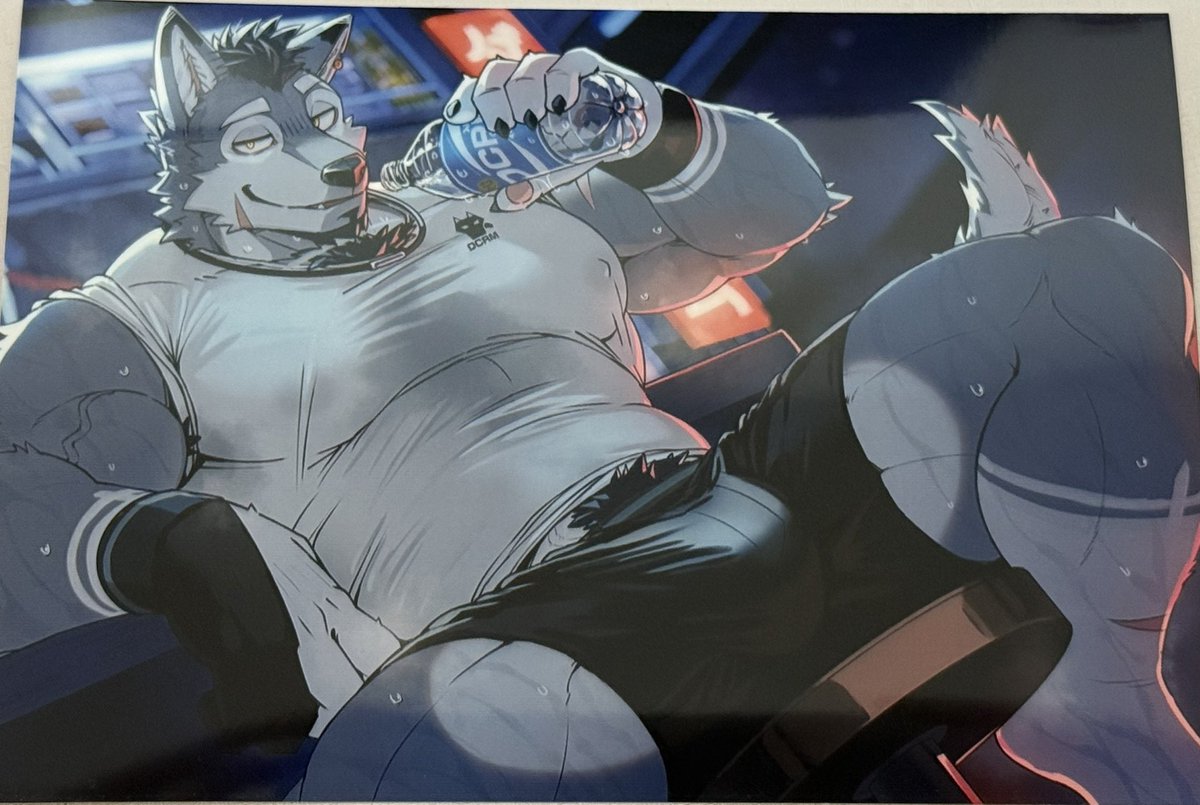 #ニヤ面ウルフ

 深夜2時にコソコソとローソンに駆け込んで刷ってきました〜！！
差分も刷りました🫰🫰🫰🫰

パソコン台に飾ってずっと眺めようかな🫶